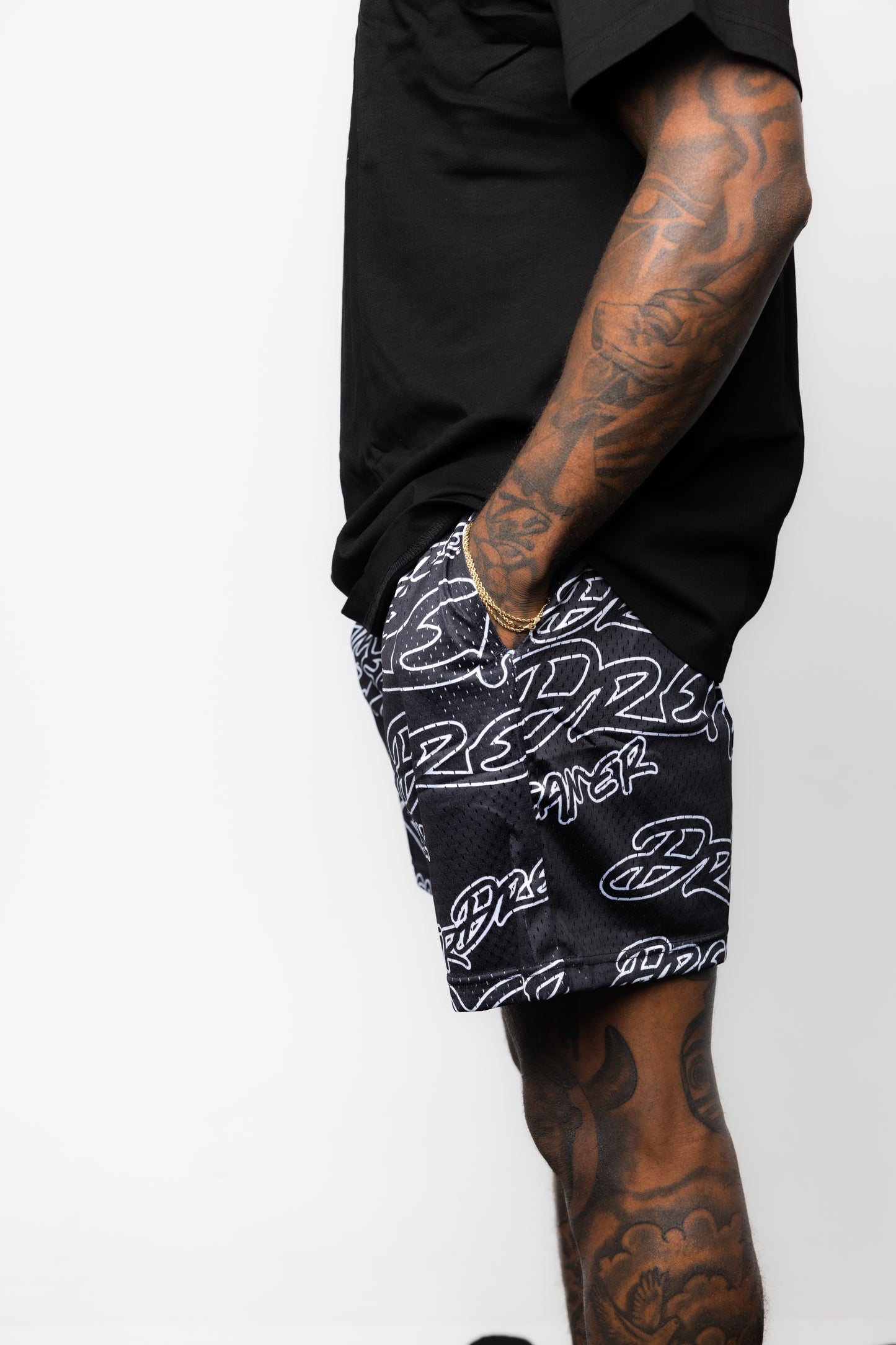 Outline Shorts Black - Black