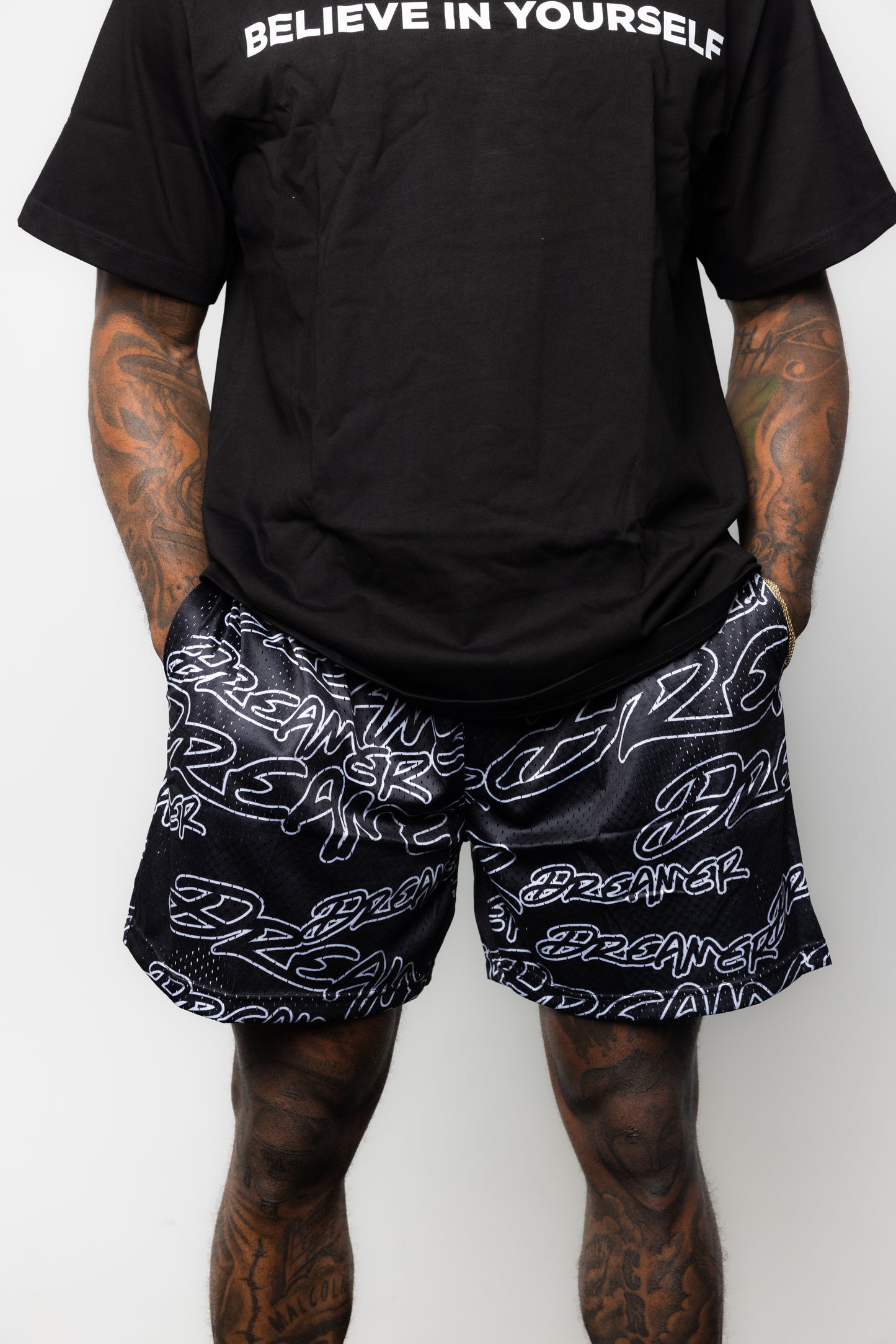 Outline Shorts Black - Black